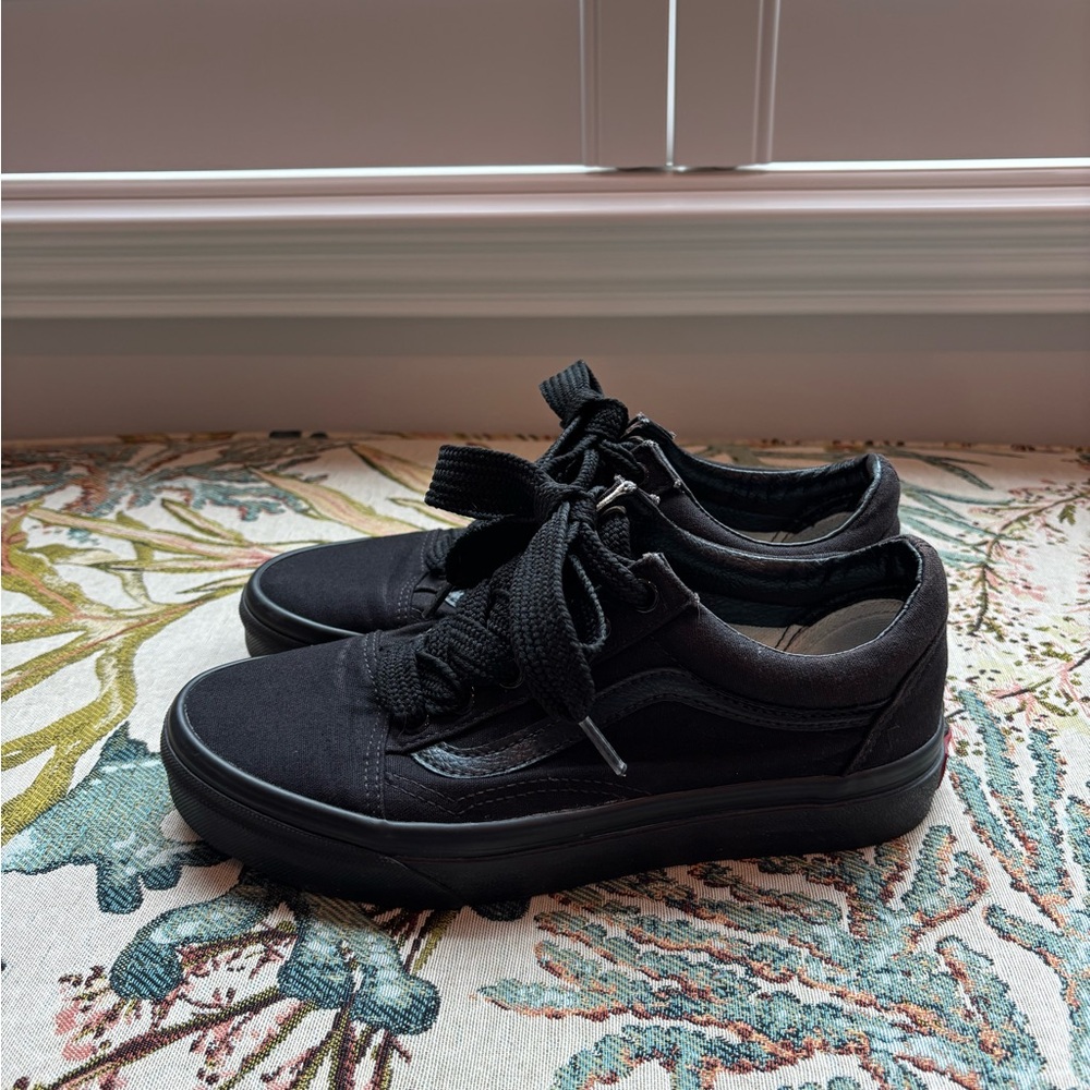 Vans Old Skool Skate Shoe - Black
Monochrome